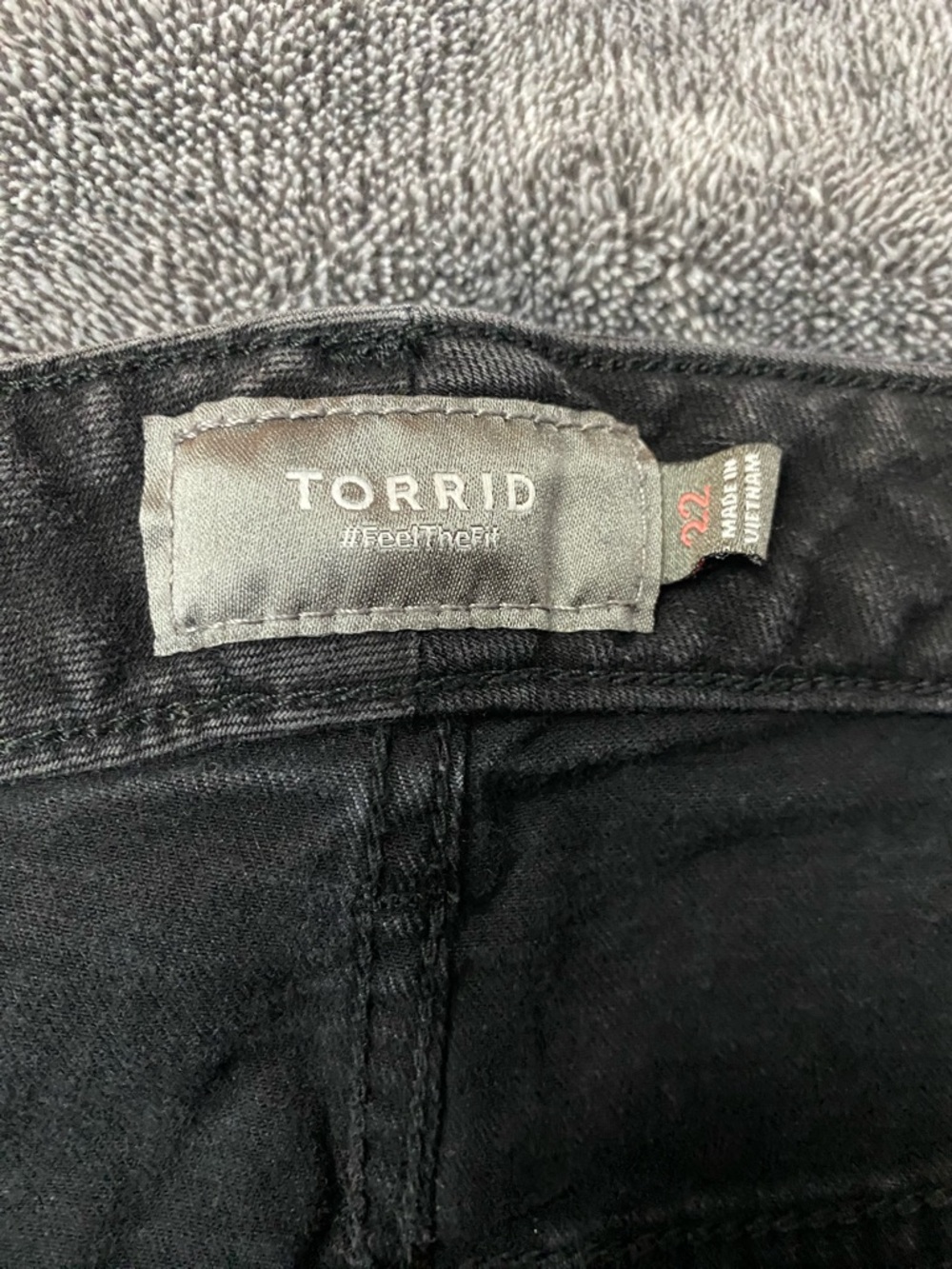Torrid Black Denim High-Rise Button-Fly Shorts - Size 22 - Picture 5 of 7